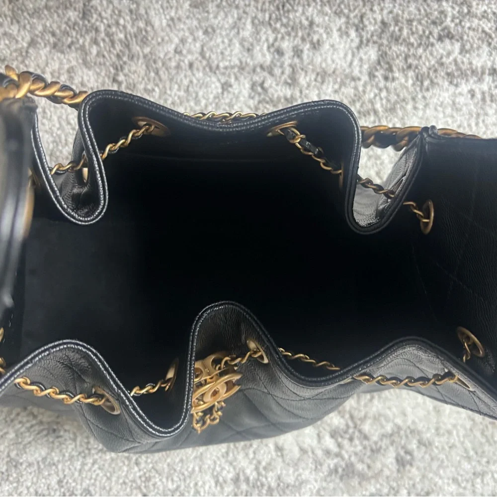 Chanel Black Quilted Shoulder Bag with Gold Chain - Picture 4 of 5